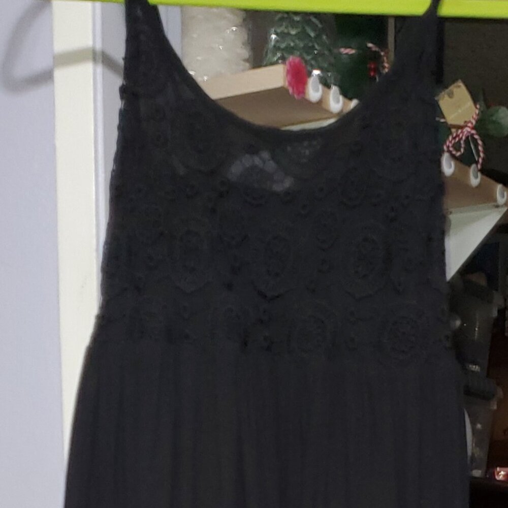 Elis Sile Bezi Full Length Black Dress with Black Lace Accents, Size Small?
